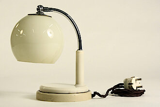Tischlampe von Marianne Brandt, zwischen 1929 und 1932, Hersteller: Ruppelwerk GmbH Metallwarenfabrik Gotha; Foto: Archiv Industriemuseum Chemnitz, Fotografin Daniela Schleich