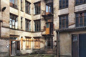 Die einstige Strumpfwarenfabrik im Hinterhof der Wohn- und Geschäftshäuser Jakobstraße 2/3 gehörte einmal Louis Cohn, Foto: Daniel Breutmann/NetzwerkIndustriekultur Görlitz